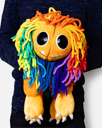 Yarnaby Deluxe: Peluche Posable de 18” (Pre-Orden)