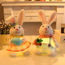 Gnomo de Pascua Luminoso con Conejitos Decorativos