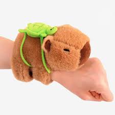 Peluche Capibara: Muñequera y Pulsera