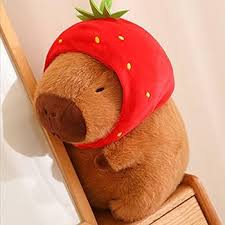 Carpincho de Peluche con Sombrero de Fresa