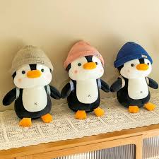 Peluchito Kawaii Pingüino con Sombrero - 35 cm